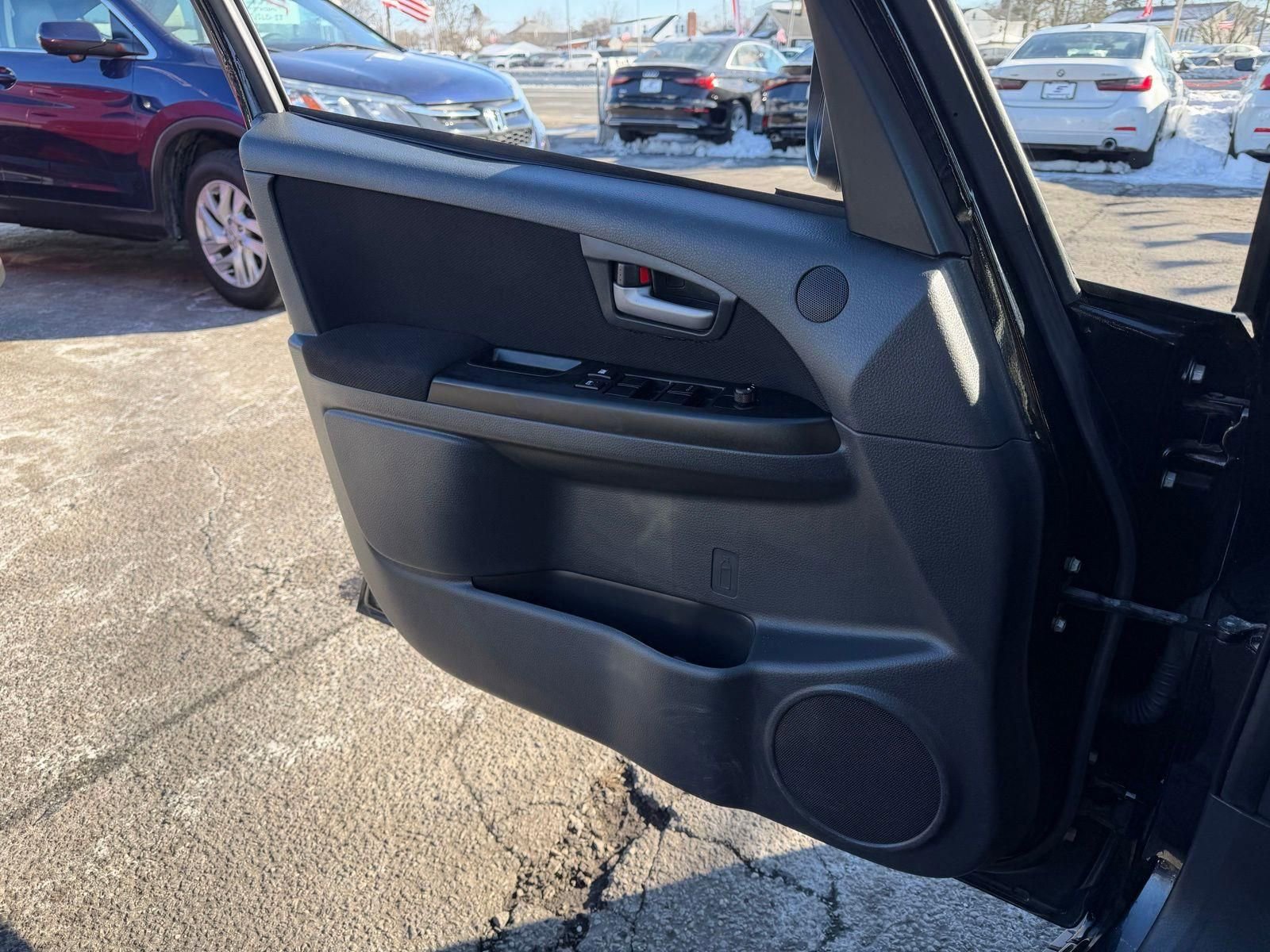 Used 2011 Suzuki SX4 AWD Hatchback image 27