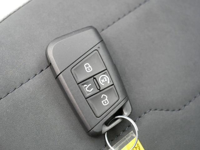 Used 2025 Volkswagen Taos SE AWD/4WD image 38