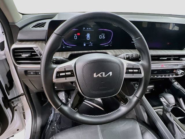Certified 2024 Kia Telluride EX w/ EX Captain's Chair Package FWD image 11