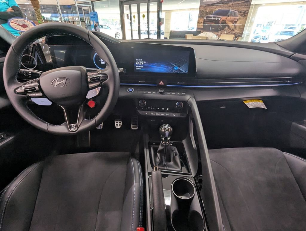 Certified 2025 Hyundai Elantra N Base image 16