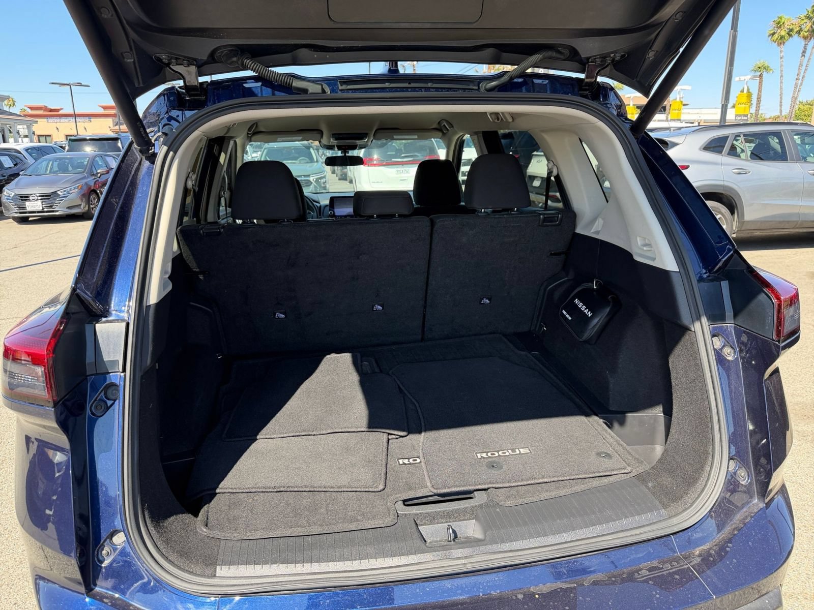 Used 2025 Nissan Rogue SV AWD/4WD image 33