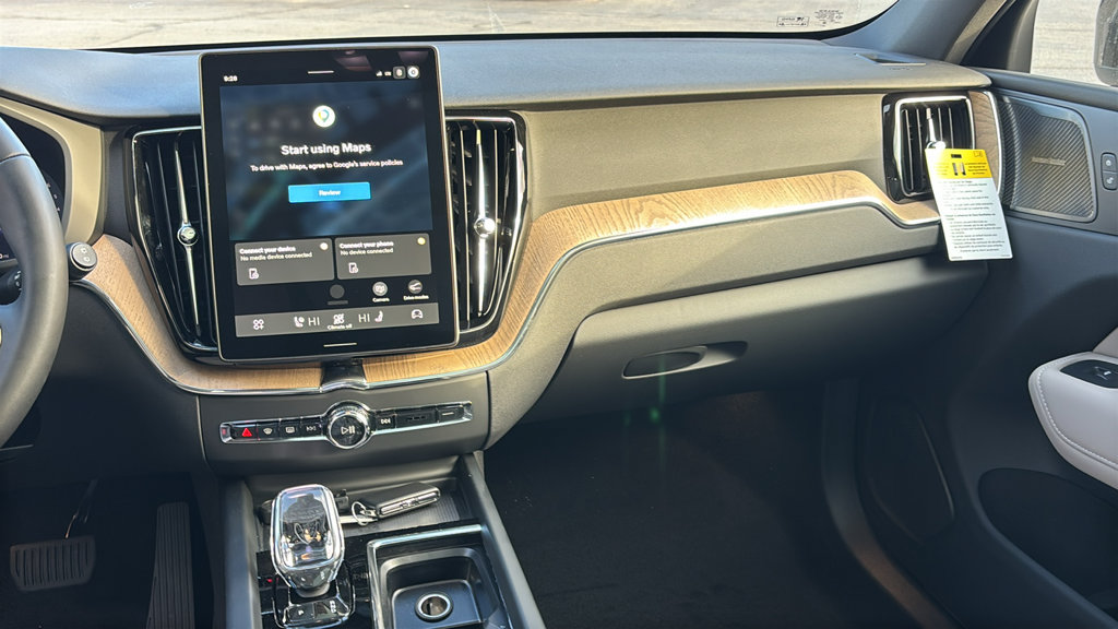 New 2027 Volvo XC60 B5 Plus AWD/4WD image 8