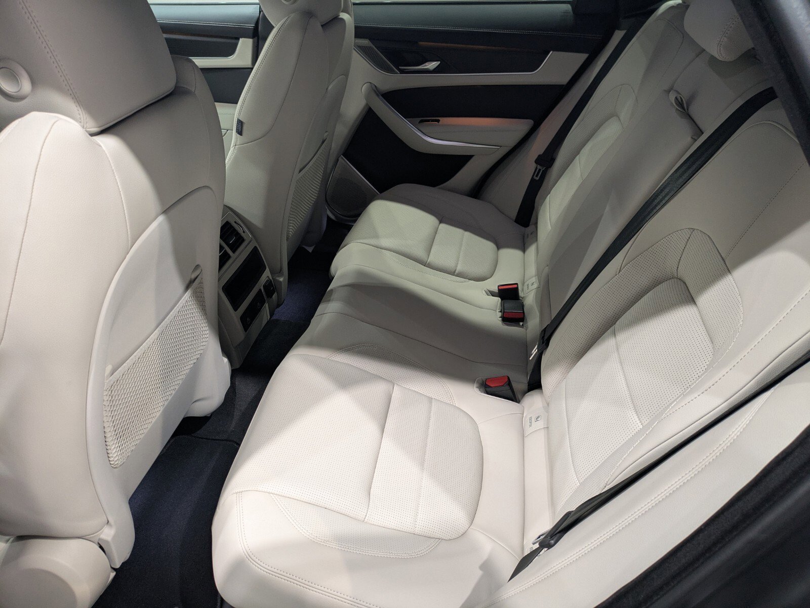 New 2026 Jaguar F-PACE R-Dynamic S AWD/4WD image 11