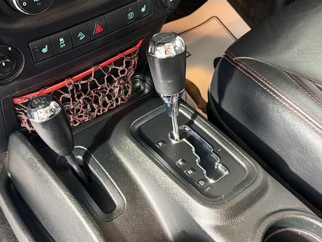 Used 2018 Jeep Wrangler Unlimited Rubicon w/ Connectivity Group AWD/4WD image 16