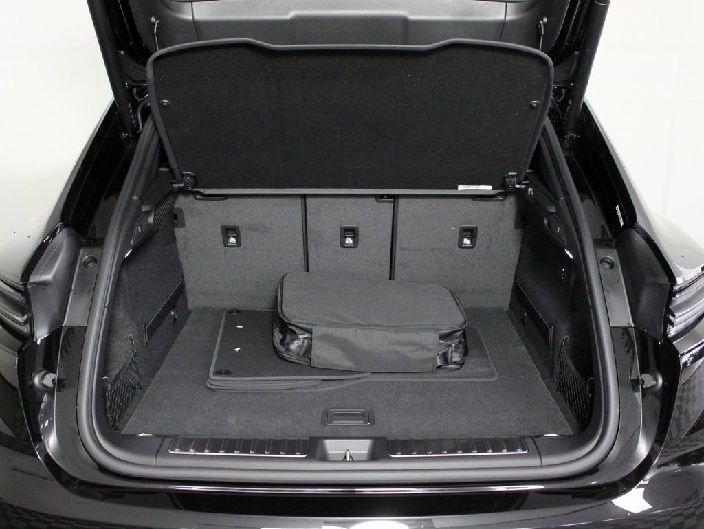 Certified 2025 Porsche Macan 4 Electric image 14