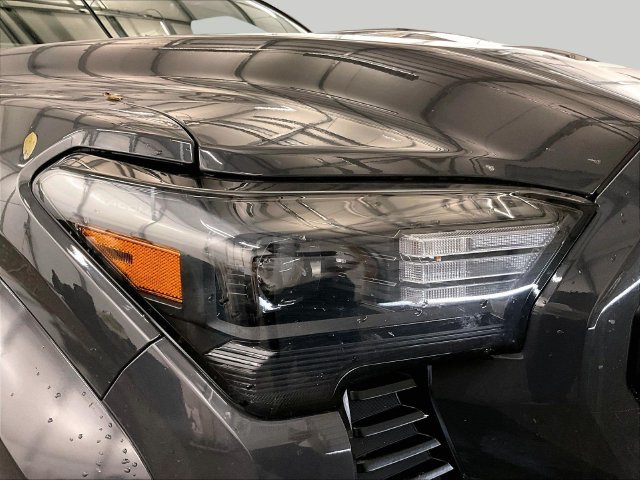 Used 2025 Toyota Tacoma TRD Sport AWD/4WD image 27
