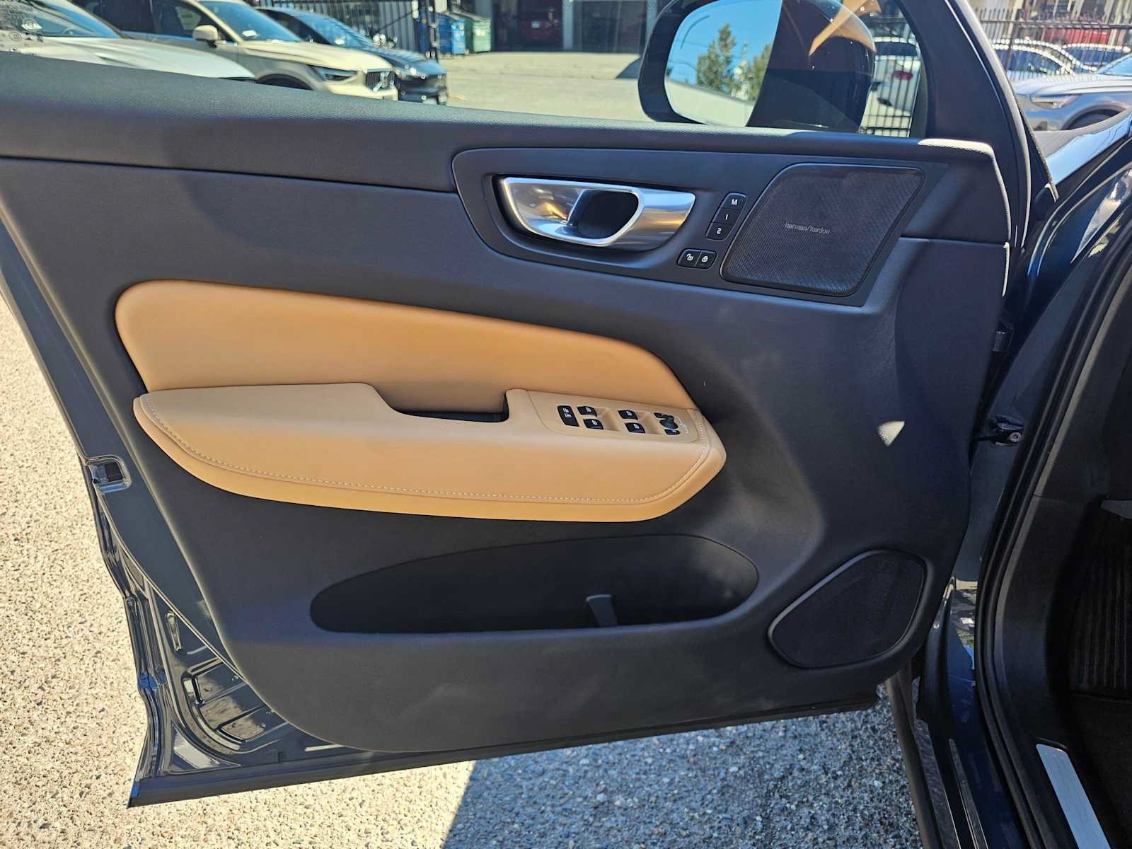 Used 2025 Volvo XC60 T8 Ultra w/ Climate Package AWD/4WD image 24