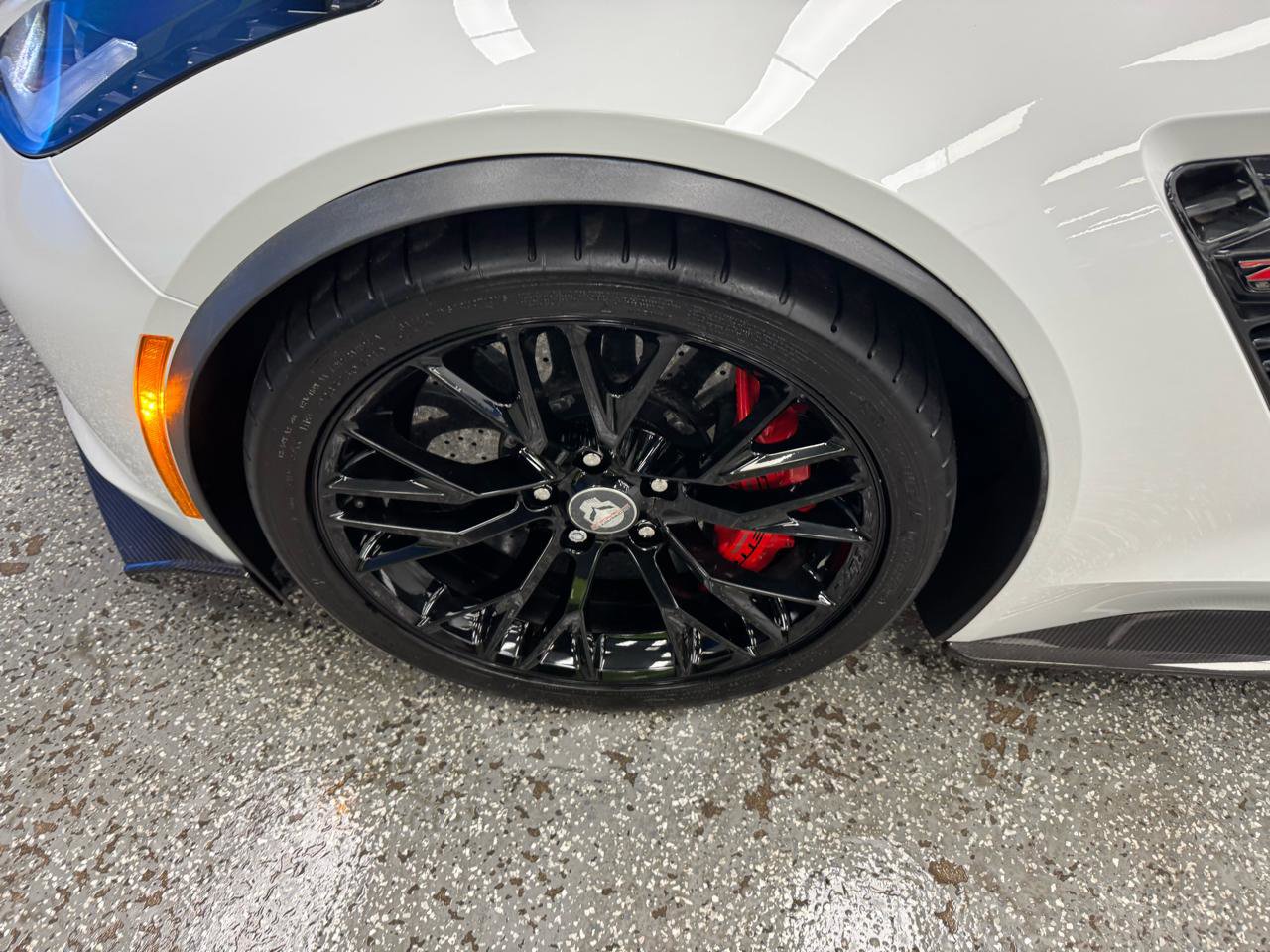 Used 2015 Chevrolet Corvette Z06 w/ 3LZ Preferred Equipment Group image 32