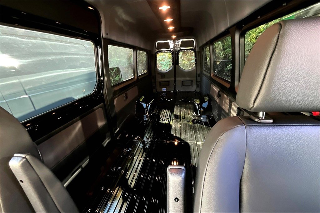 New 2025 Mercedes-Benz Sprinter 4500 image 9
