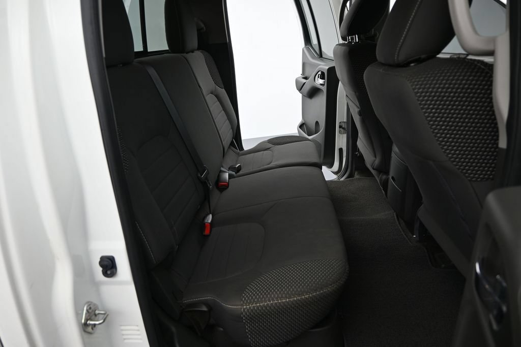 Used 2018 Nissan Frontier PRO-4X AWD/4WD image 9