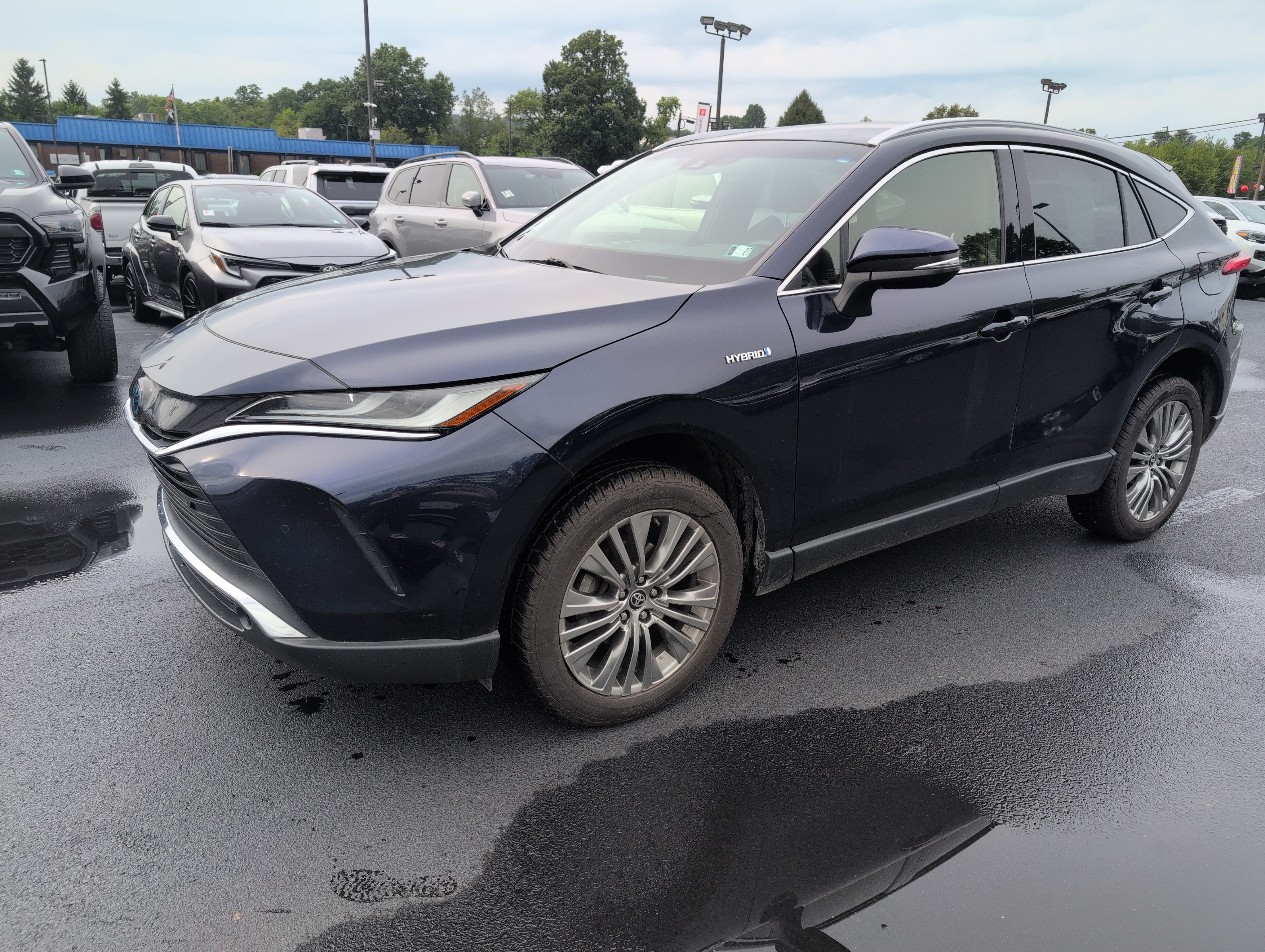 Used 2021 Toyota Venza XLE w/ Softex Package AWD/4WD image 8