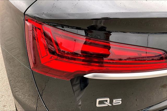 Used 2023 Audi Q5 2.0T Premium Plus w/ Premium Plus Package AWD/4WD image 32
