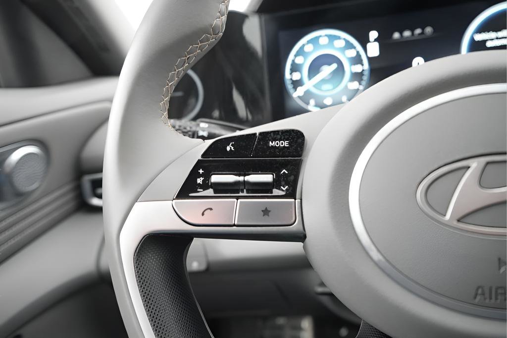 Certified 2025 Hyundai Elantra SEL FWD image 25