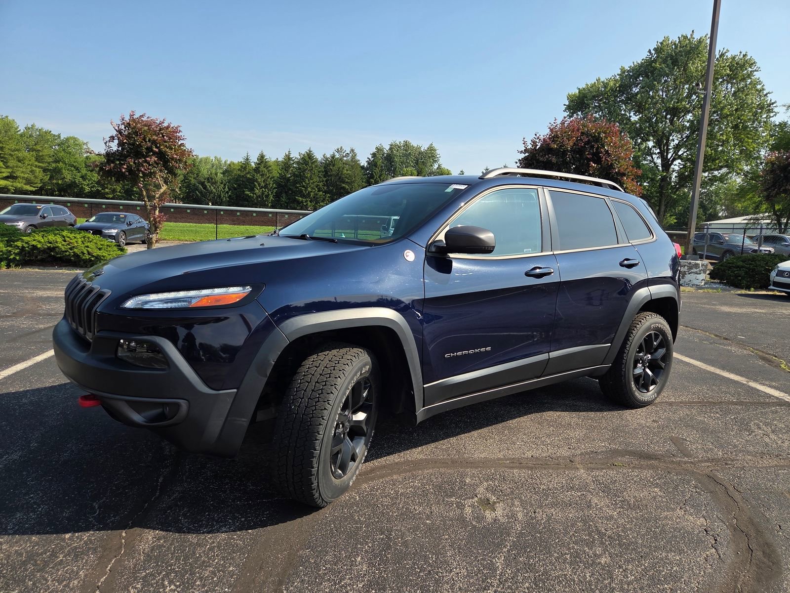 Used 2016 Jeep Cherokee Trailhawk w/ Comfort/Convenience Group AWD/4WD image 13