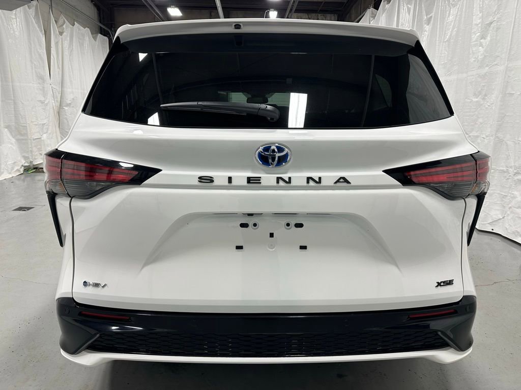 Used 2025 Toyota Sienna XSE image 6