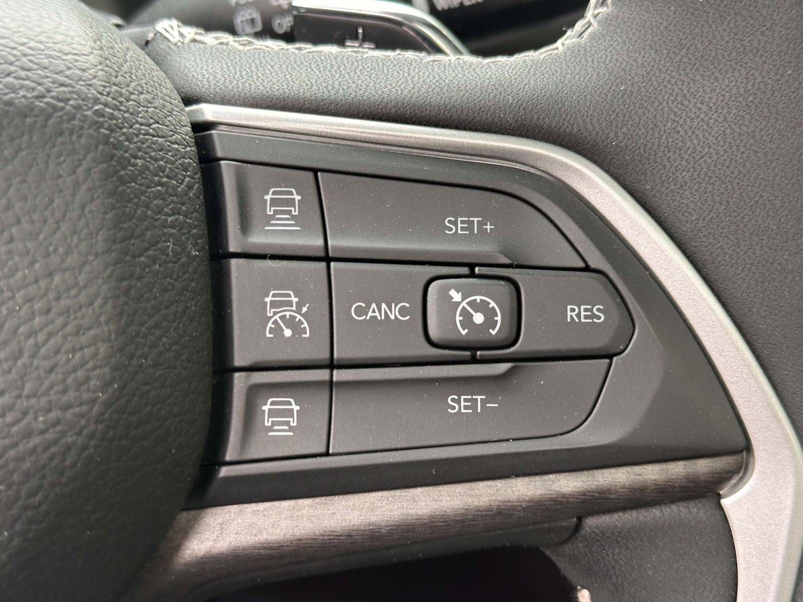 Used 2023 Jeep Grand Cherokee L Limited AWD/4WD image 22