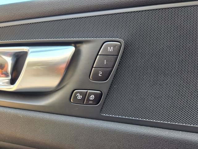 Certified 2024 Volvo XC60 B5 Plus AWD/4WD image 35