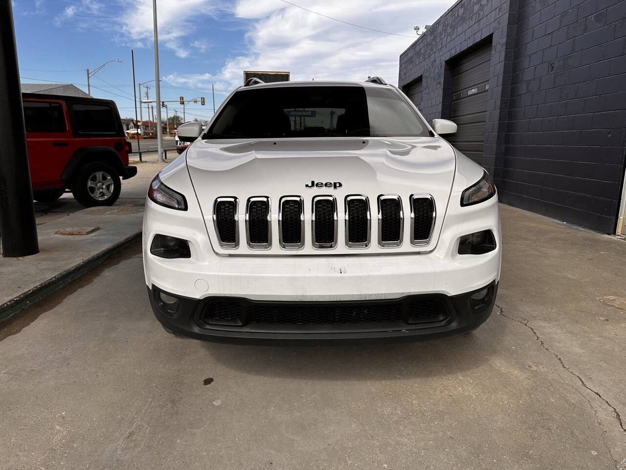 Used 2015 Jeep Cherokee Latitude w/ Comfort/Convenience Group image 3