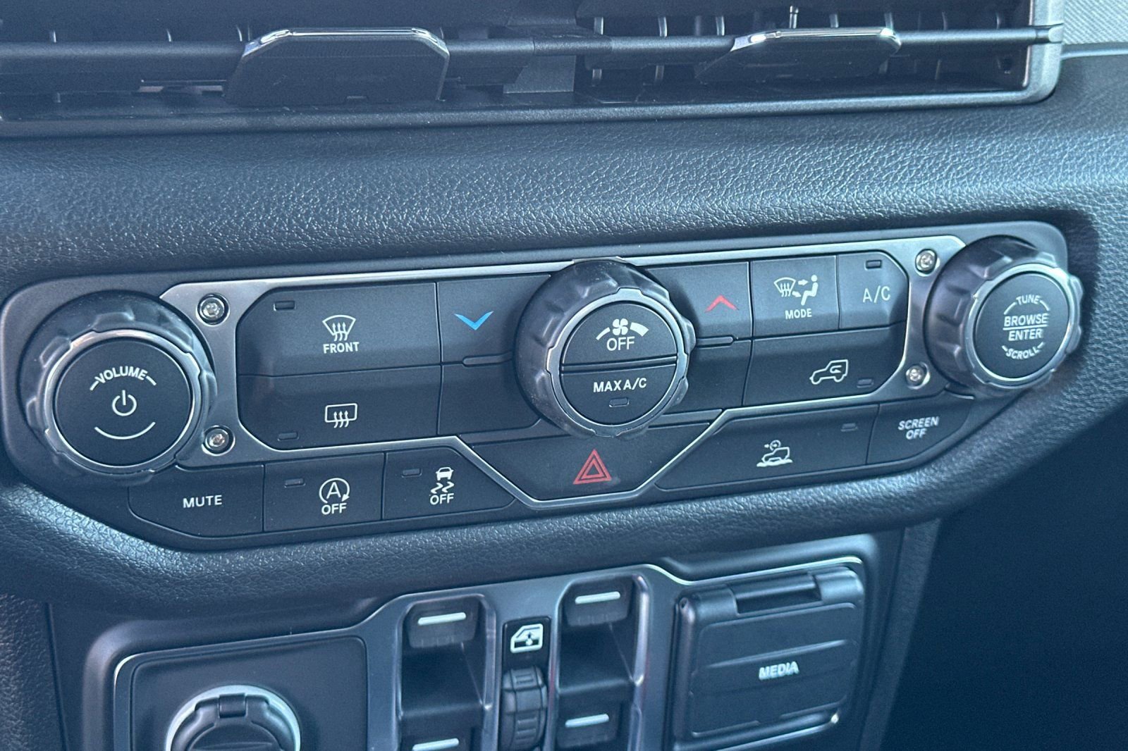 New 2026 Jeep Gladiator Sport AWD/4WD image 19