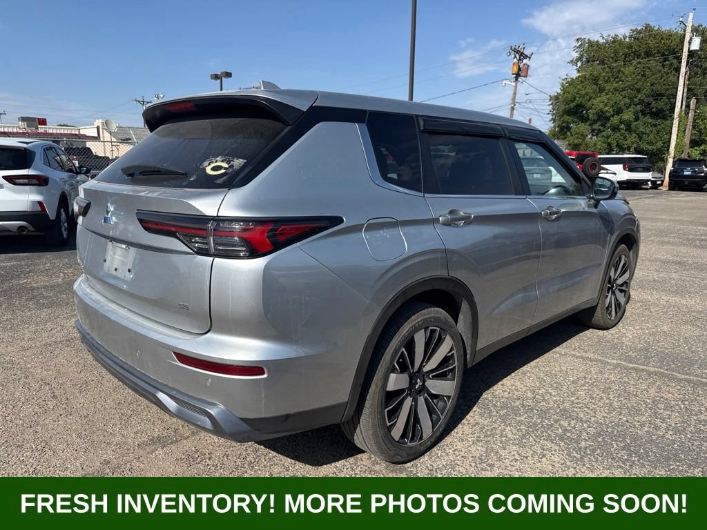 Used 2025 Mitsubishi Outlander SE FWD image 2