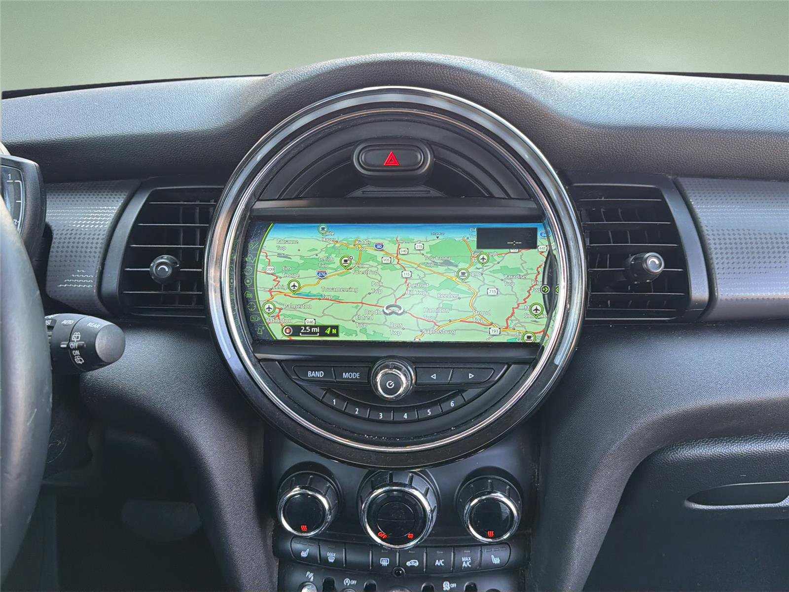Used 2018 MINI Cooper 2-Door Hardtop image 17