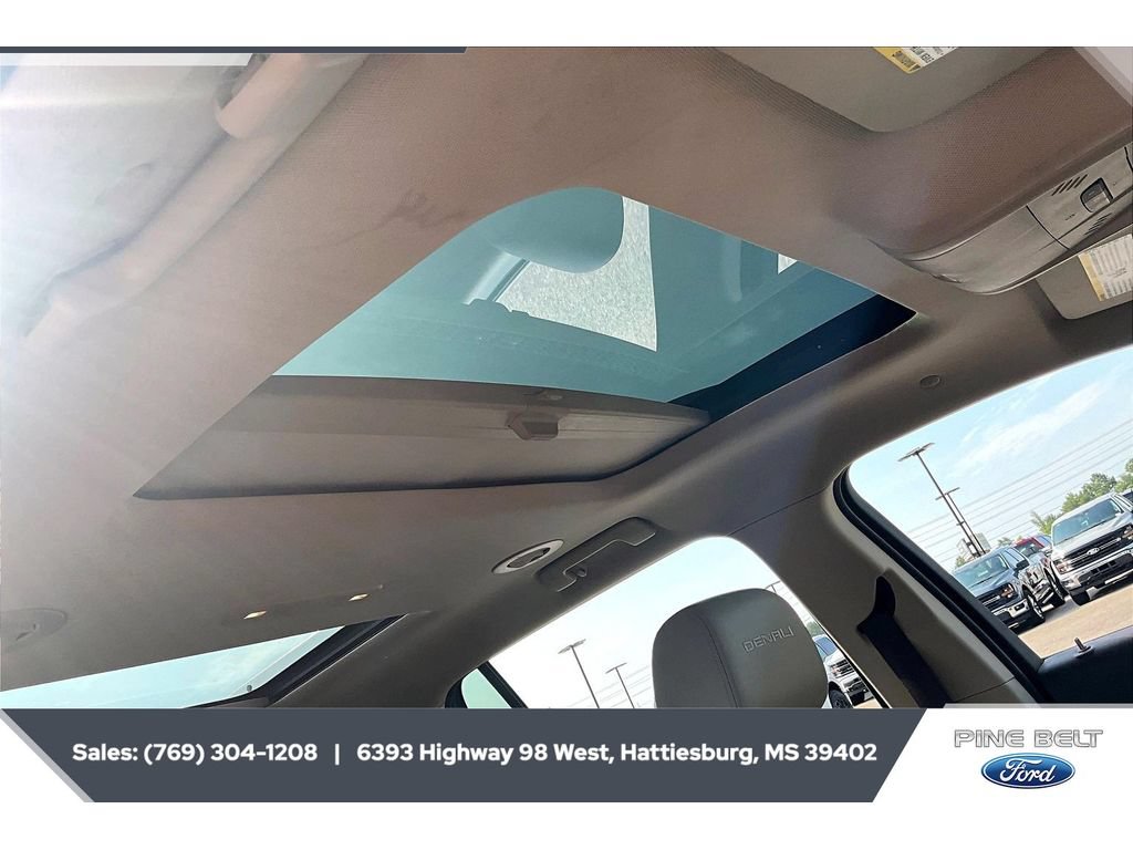 Used 2018 GMC Acadia Denali w/ Technology Package FWD image 16