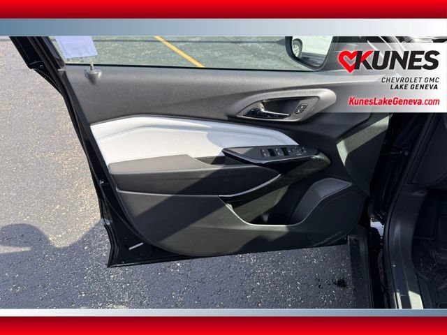 New 2026 Chevrolet Trax LT w/ Driver Confidence Package image 13