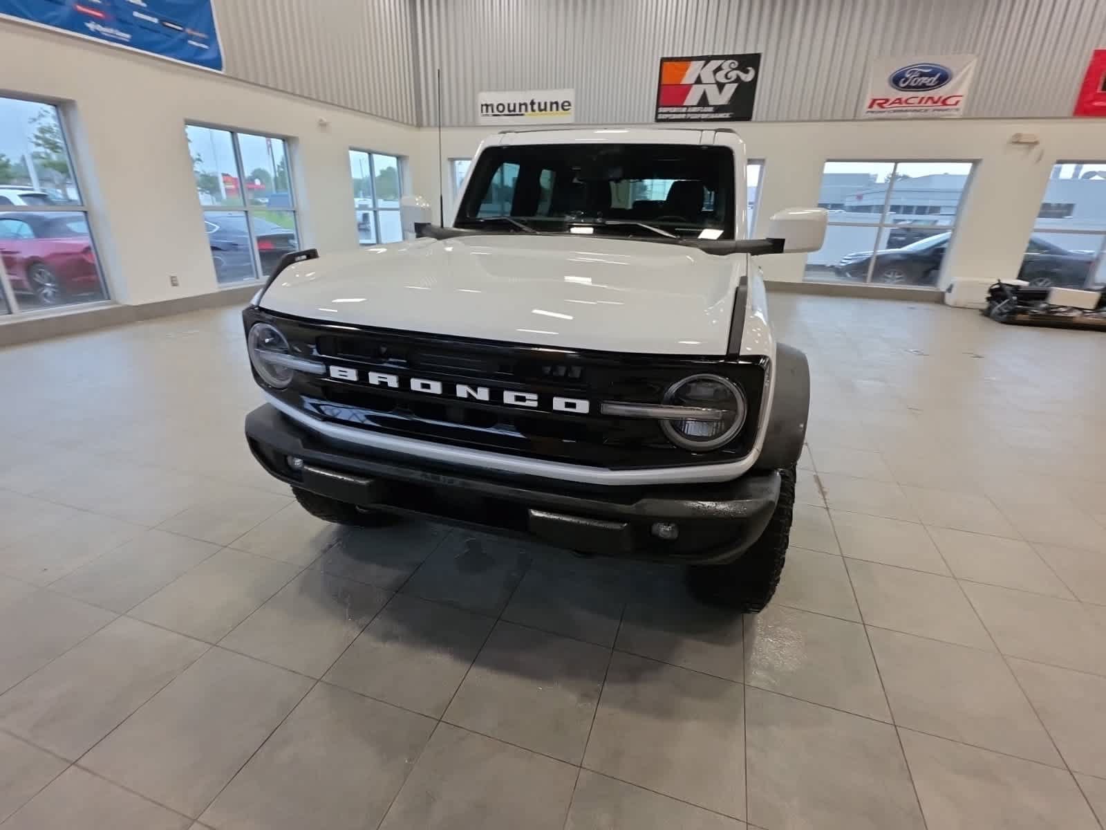Used 2024 Ford Bronco Outer Banks w/ Sasquatch Package AWD/4WD image 2