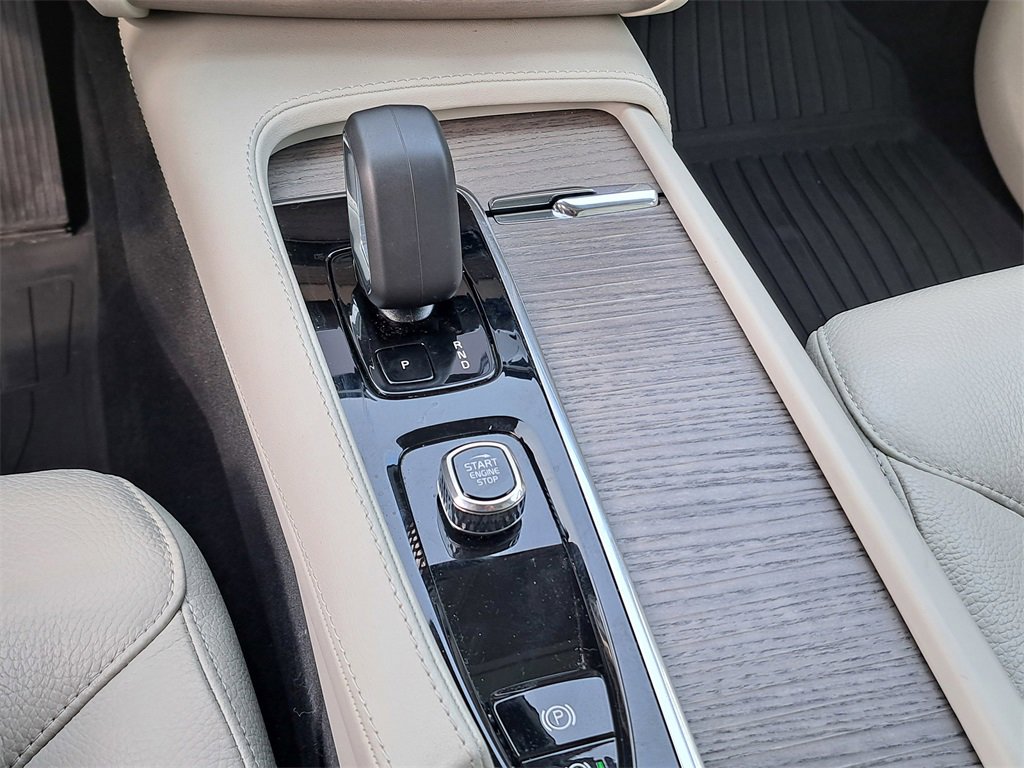 Used 2024 Volvo XC90 B5 Plus w/ Protection Package image 15
