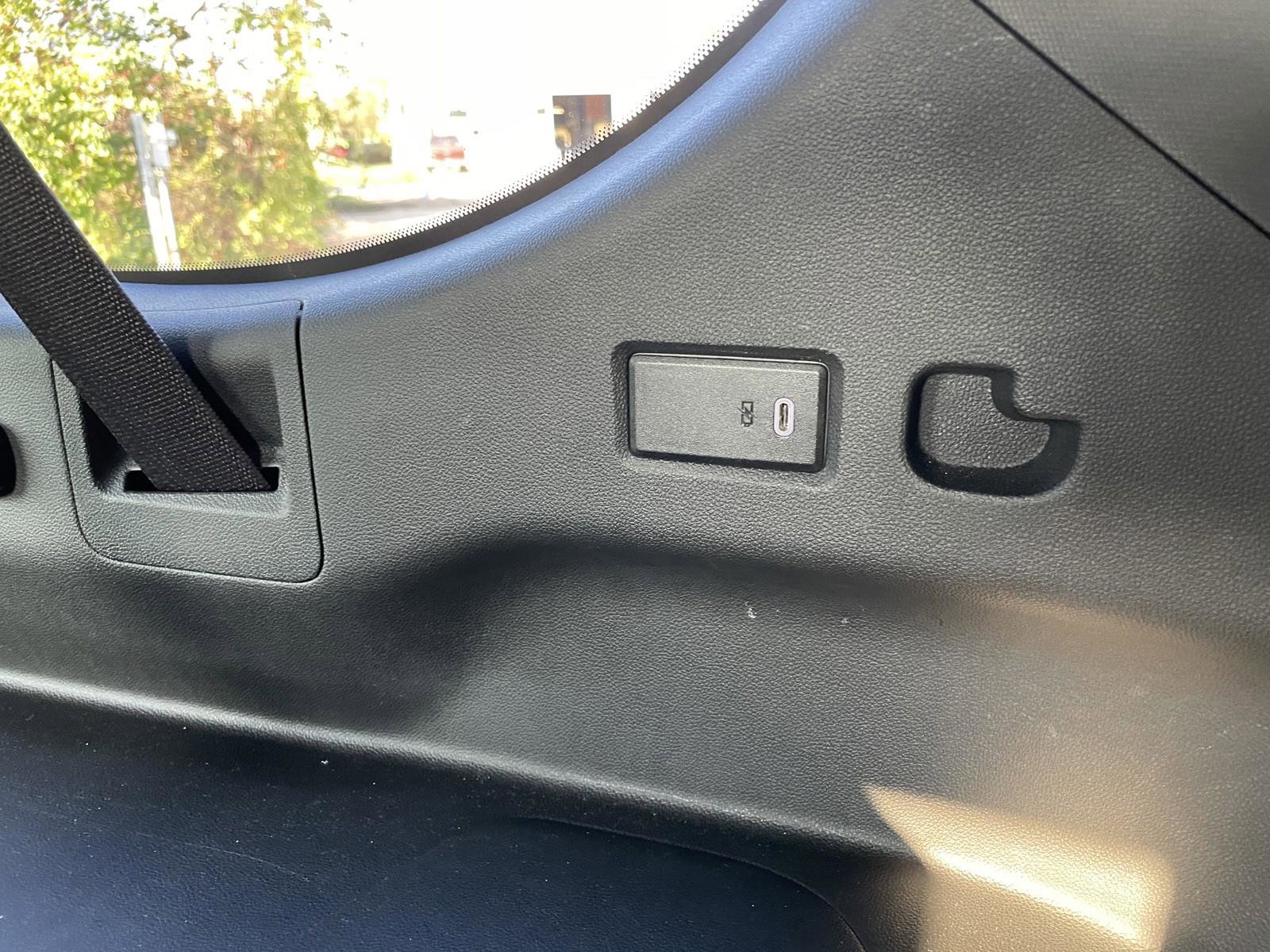 Used 2023 Chevrolet Suburban Premier image 41