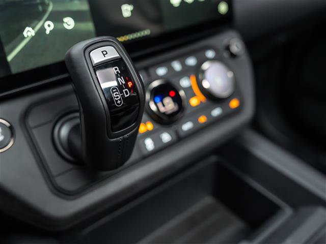 New 2026 Land Rover Defender 110 OCTA AWD/4WD image 28