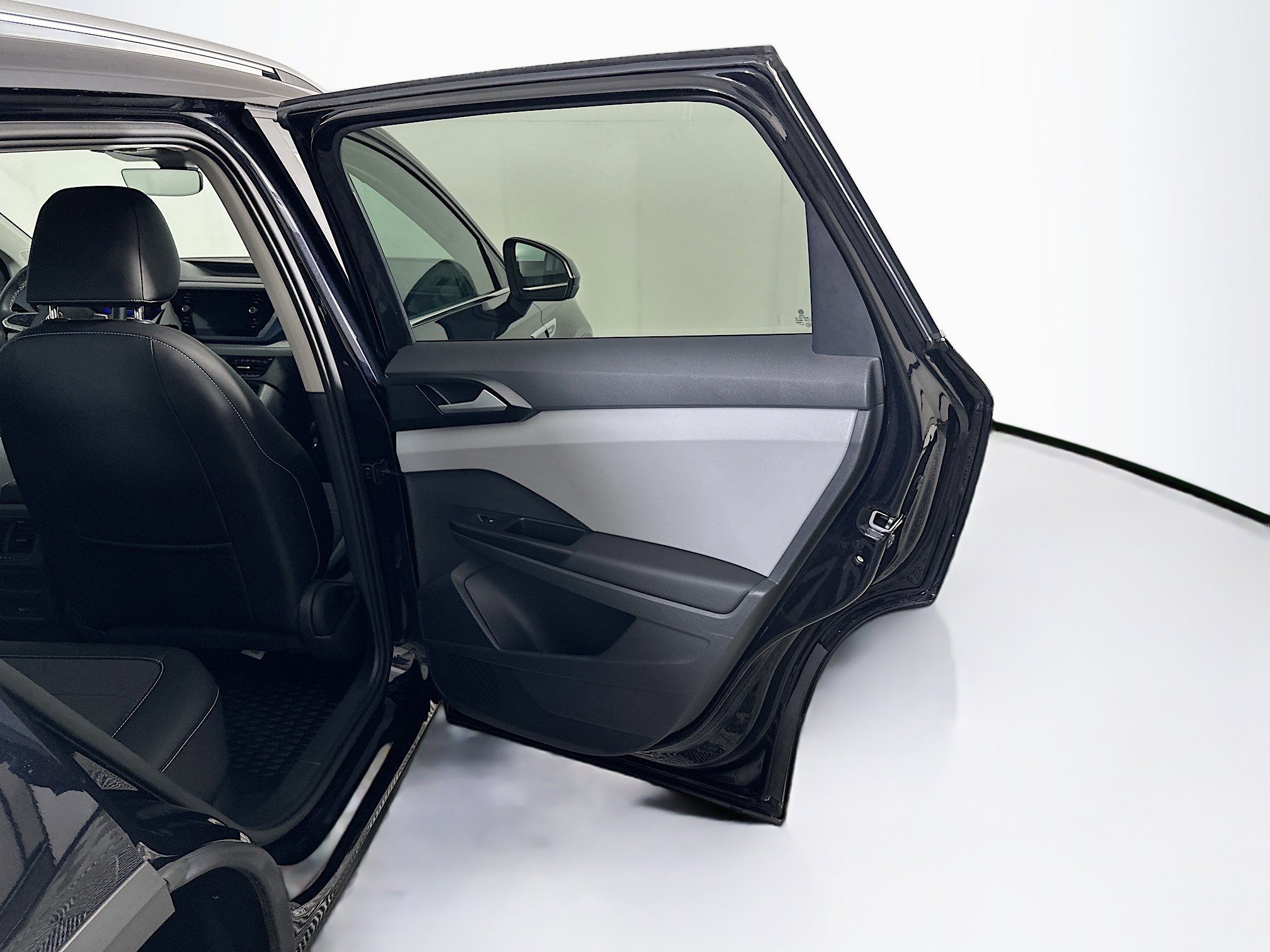Used 2023 Volkswagen Taos SE w/ Panoramic Sunroof Package FWD image 28