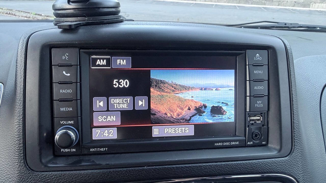 Used 2019 Dodge Grand Caravan SE FWD image 38