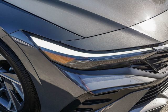Certified 2025 Hyundai Elantra SEL FWD image 11