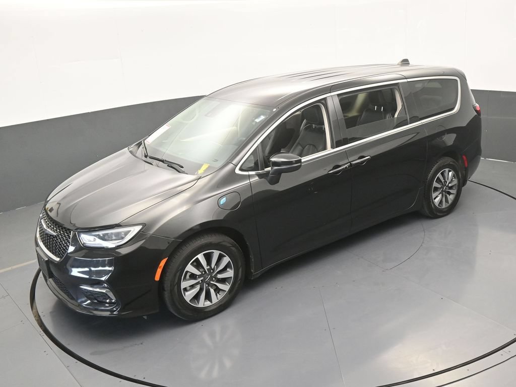 Used 2023 Chrysler Pacifica Touring-L FWD image 52
