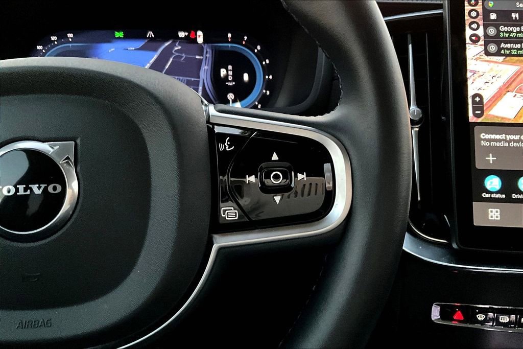 Certified 2025 Volvo XC90 B6 Plus image 26