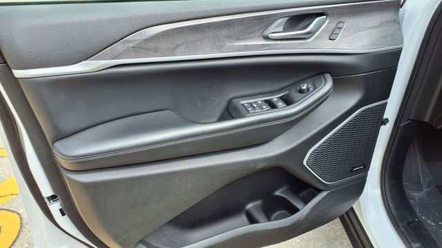 Used 2023 Jeep Grand Cherokee L Limited w/ Luxury Tech Group II RWD image 22