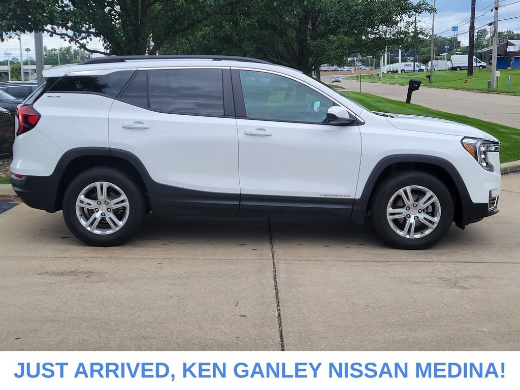 Used 2024 GMC Terrain SLE w/ Driver Convenience Package AWD/4WD image 2