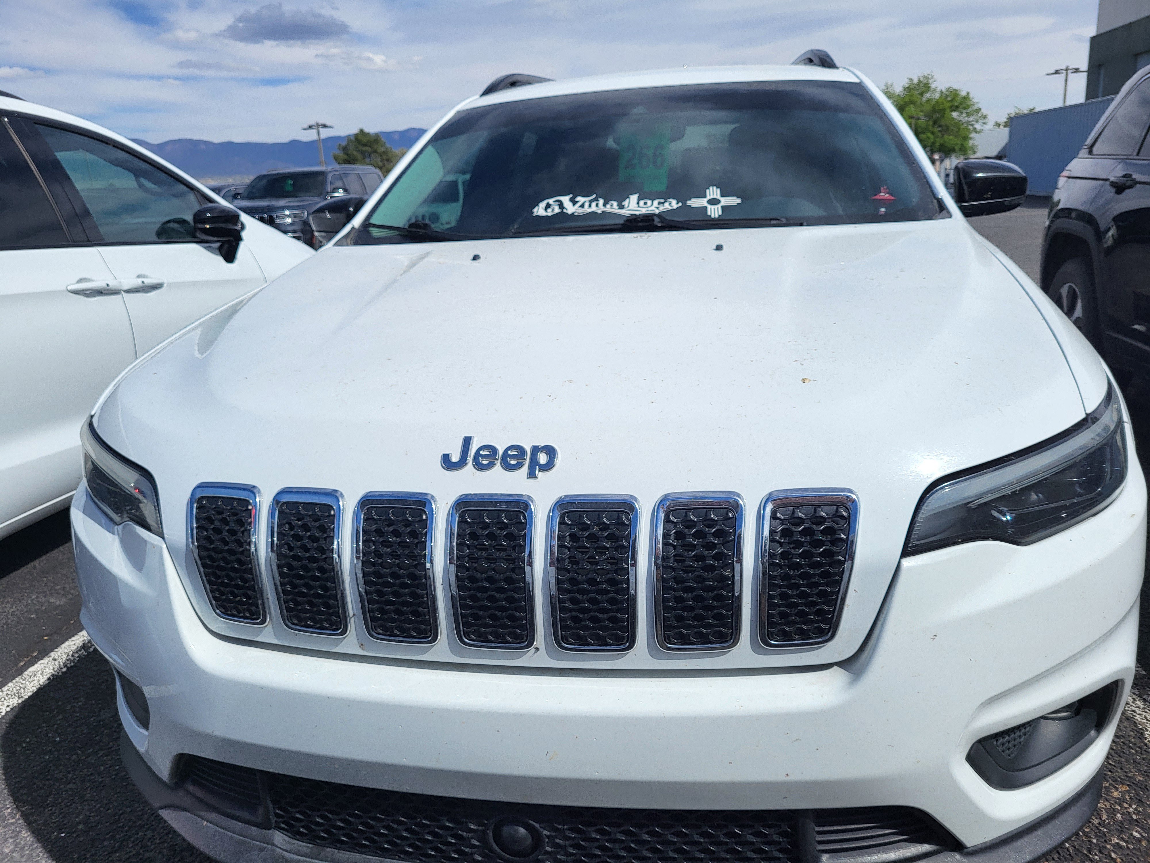 Used 2022 Jeep Cherokee Latitude Lux w/ Mopar Interior Package AWD/4WD image 12