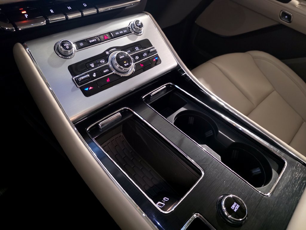 Used 2024 Lincoln Aviator AWD w/ Premium Package image 27