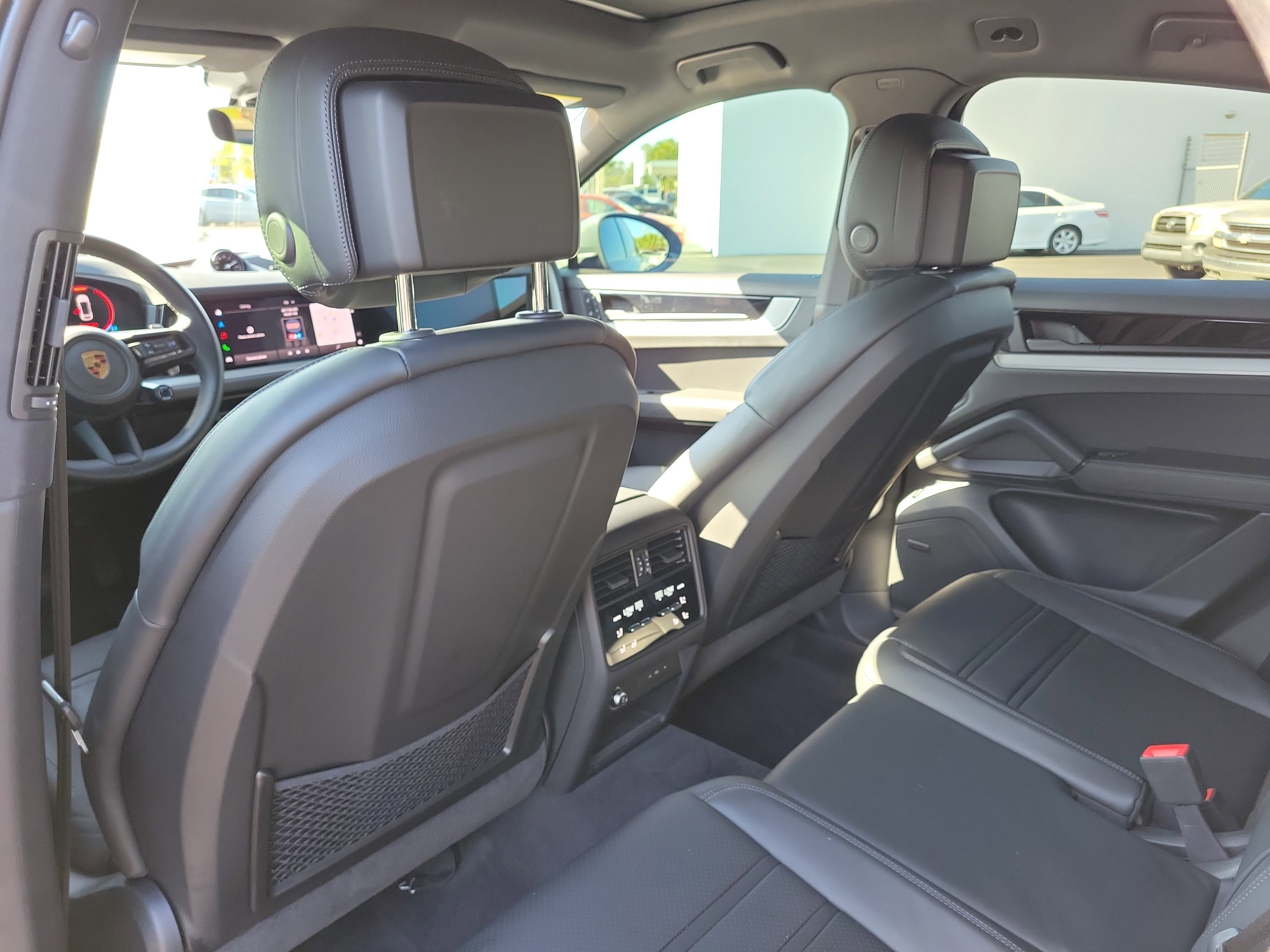 Used 2024 Porsche Cayenne Coupe image 11