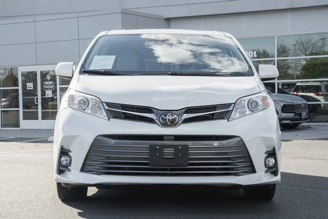 Used 2020 Toyota Sienna XLE image 2