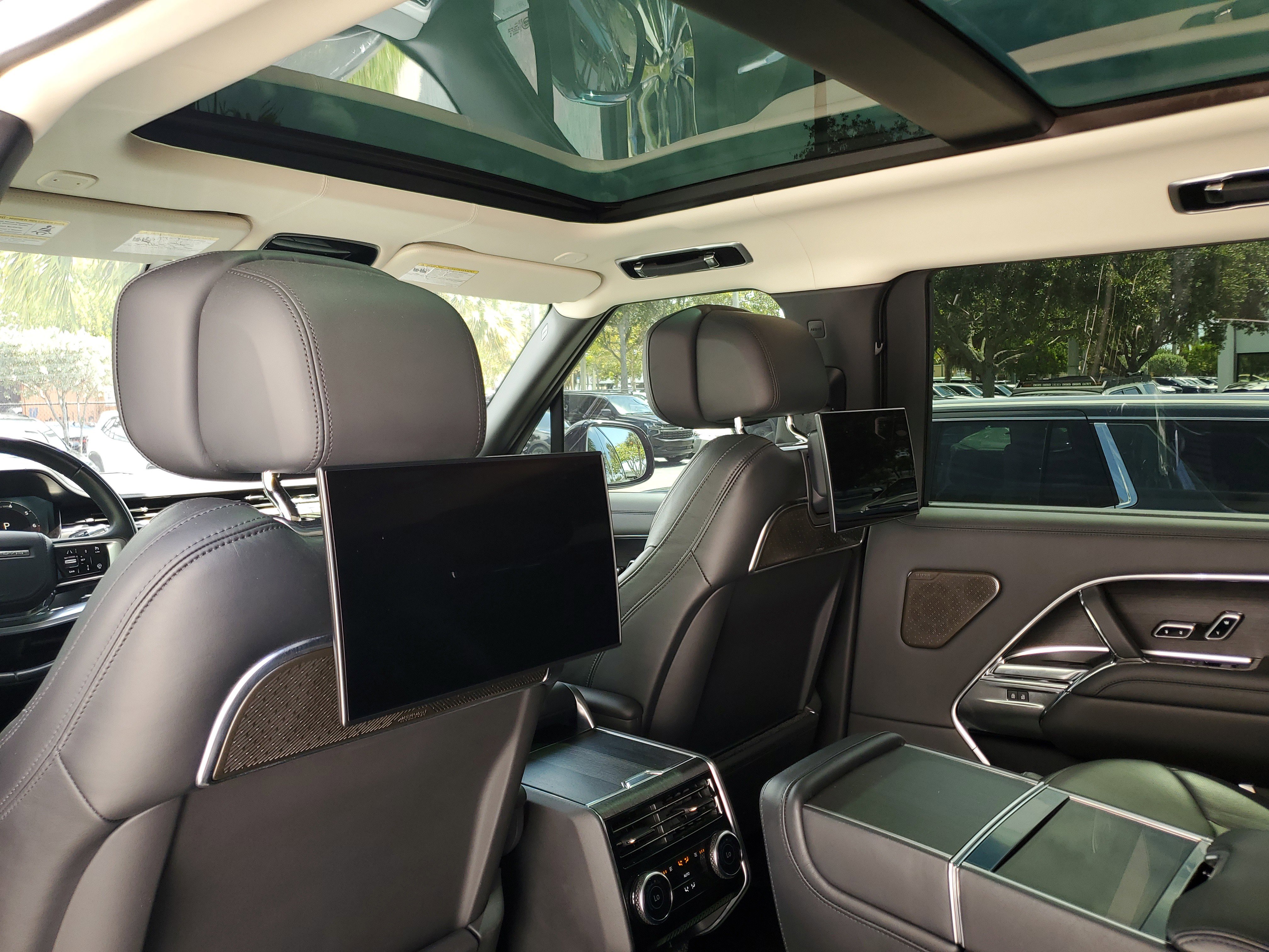 Used 2022 Land Rover Range Rover Long Wheelbase First Edition AWD/4WD image 15