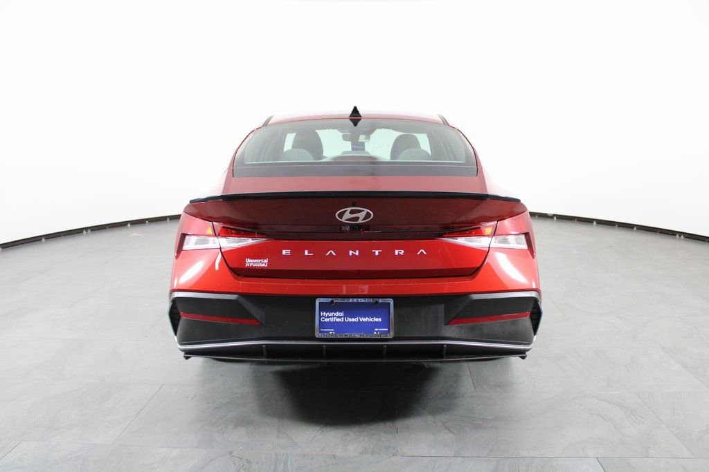 Certified 2025 Hyundai Elantra Sport image 9