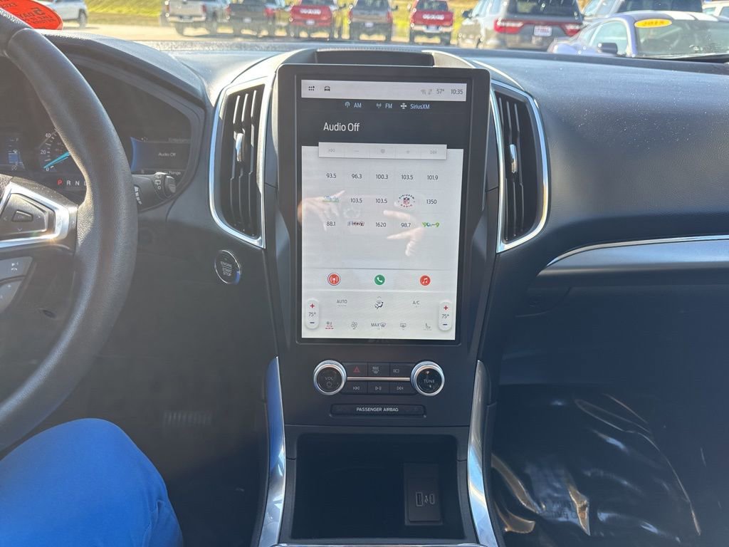 Used 2024 Ford Edge Titanium image 3