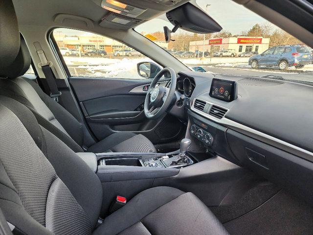 Used 2018 MAZDA MAZDA3 Sport image 27