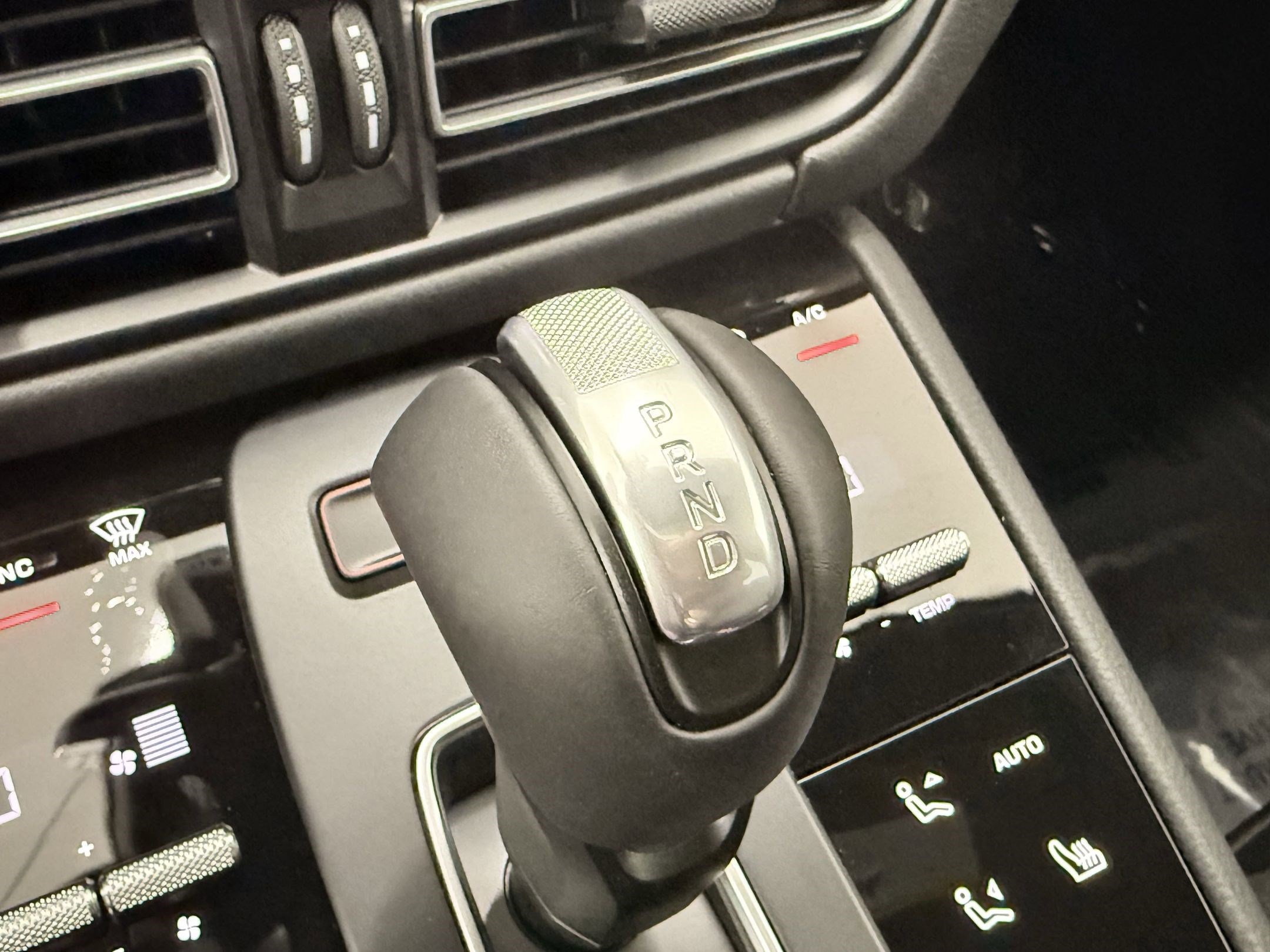 Used 2025 Porsche Macan image 17