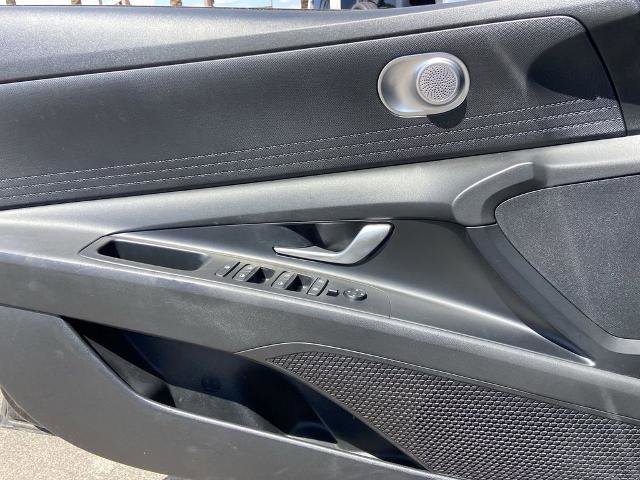 Used 2023 Hyundai Elantra Blue FWD image 17