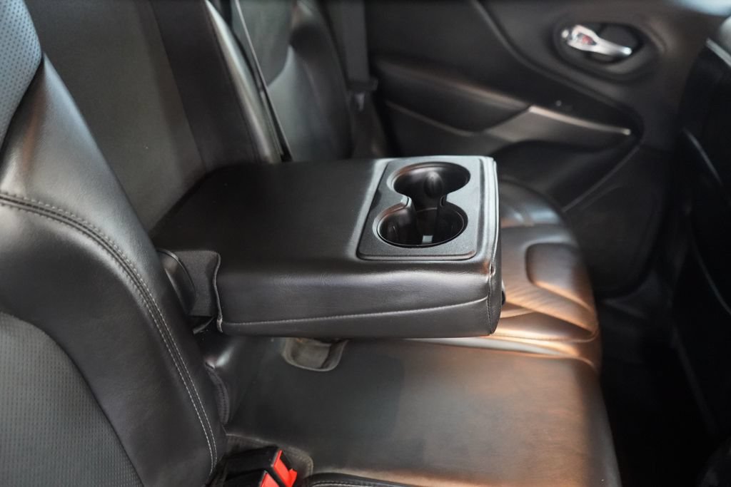 Used 2020 Jeep Cherokee Limited FWD image 24