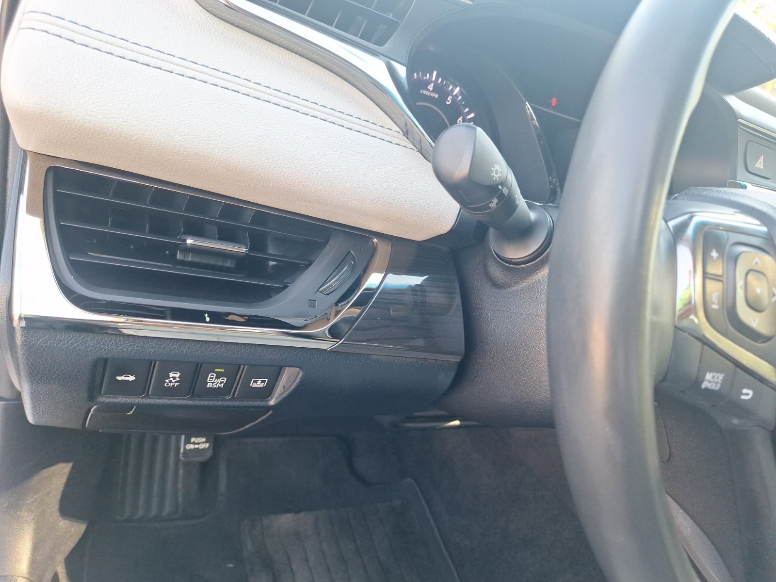 Used 2014 Toyota Avalon Limited FWD image 18